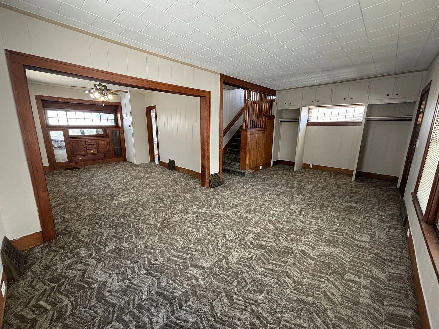 4 Bedroom, 1 Bathroom home with 2+ car garage! — Photo 2