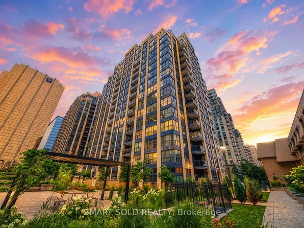 28 Hollywood Ave #205, Toronto, ON M2N 6S4