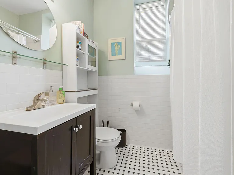935 Summit Ave #2 — Photo 6