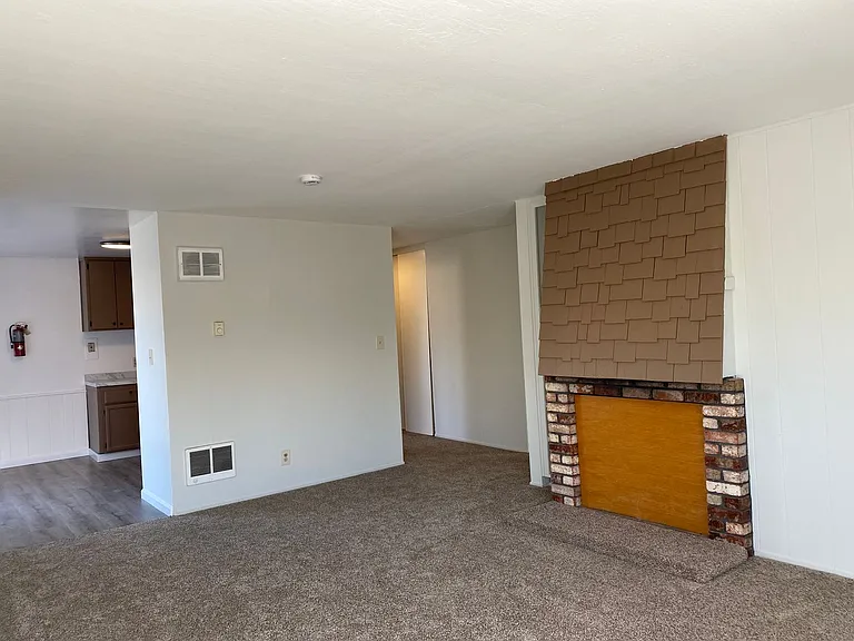 1619 Broadway — Photo 3