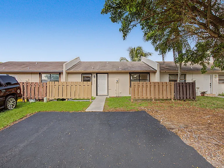 1650 Sandpiper Blvd — Photo 2