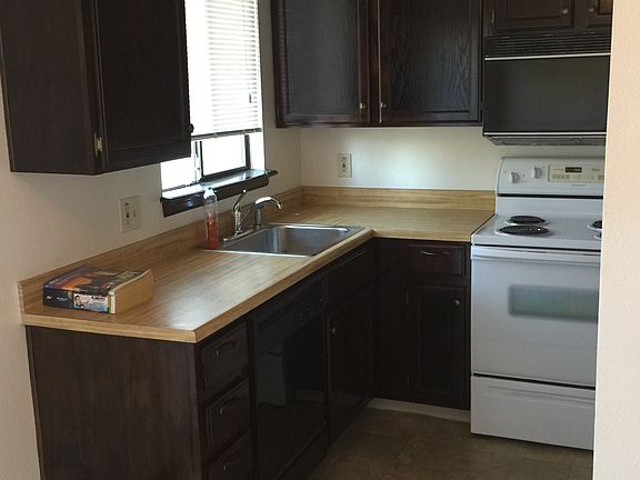 Kitchen w/ Appliances 1 of 2