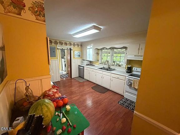 5th image of 310 Sunset Dr