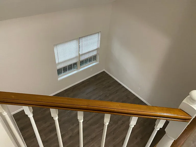 36 Renaissance Ln — Photo 8