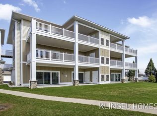 930 W Savidge St #4, Spring Lake, MI
