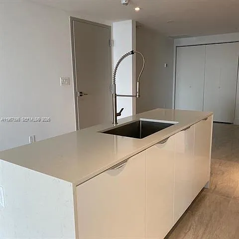 9521 E Bay Harbor Dr — Photo 6