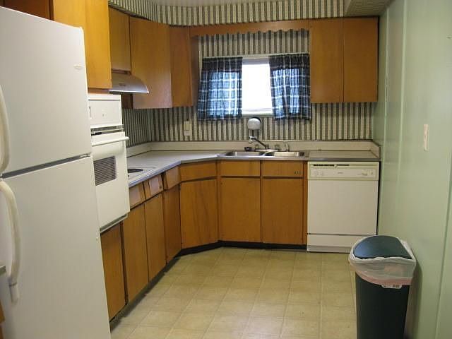 2nd image of 423 Poplar St