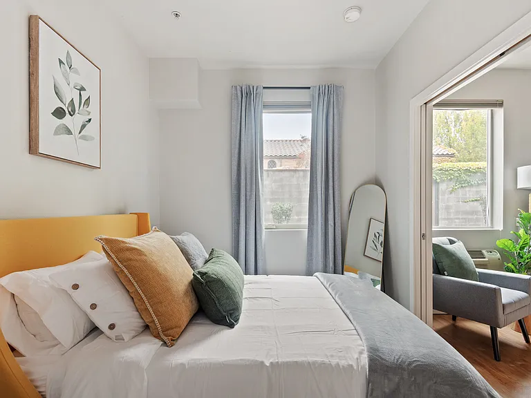NW Davis St — Photo 10