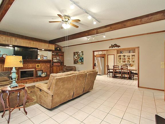 5th image of 10109 Saint Helens Dr