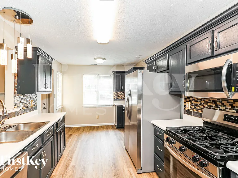 83 Huntington Ct — Photo 8