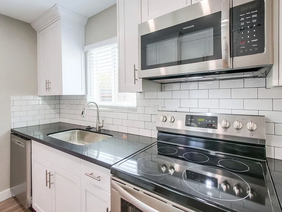 The Irving | 1 and 2 Bedroom Apartments in Historic Golden Hill Near Downtown San Diego