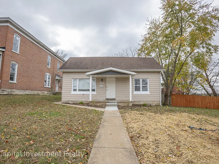1120 E McCarty St — Photo 2