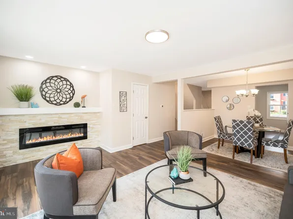 2854 Gloucester Ct, Woodbridge, VA 22191