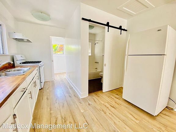 3rd image of 702 1/4 W 42nd St #7488788