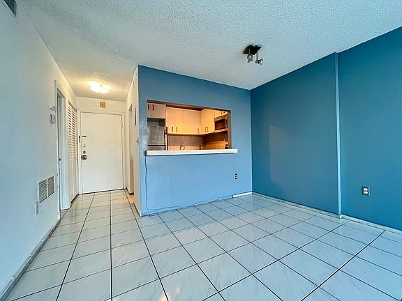 4th image of 1990 Marseille Dr APT 305