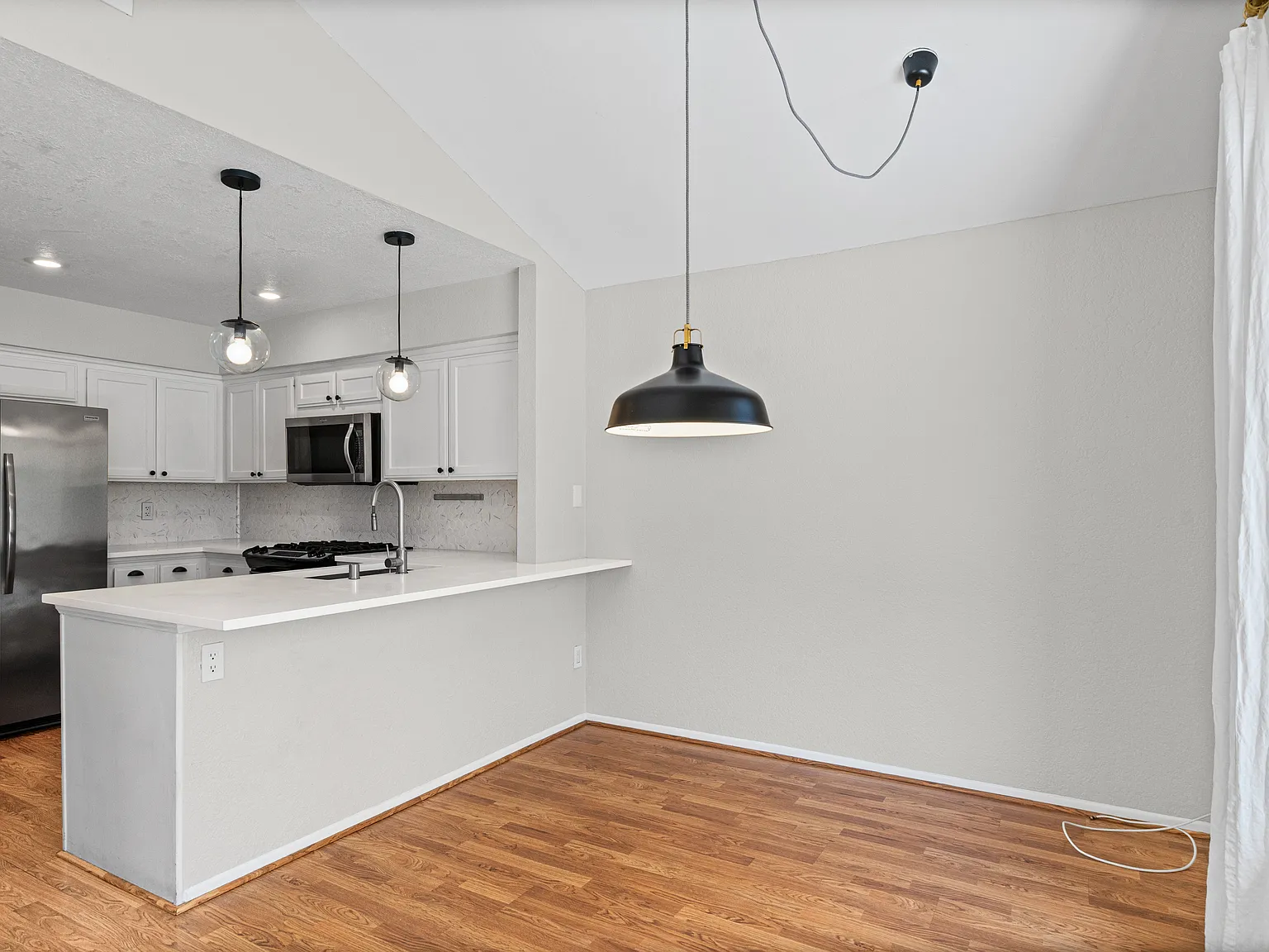 3 bed, 1104 sqft, $3,750 — Photo 2
