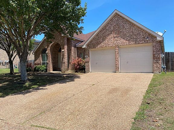 3rd image of 700 Spicewood Dr