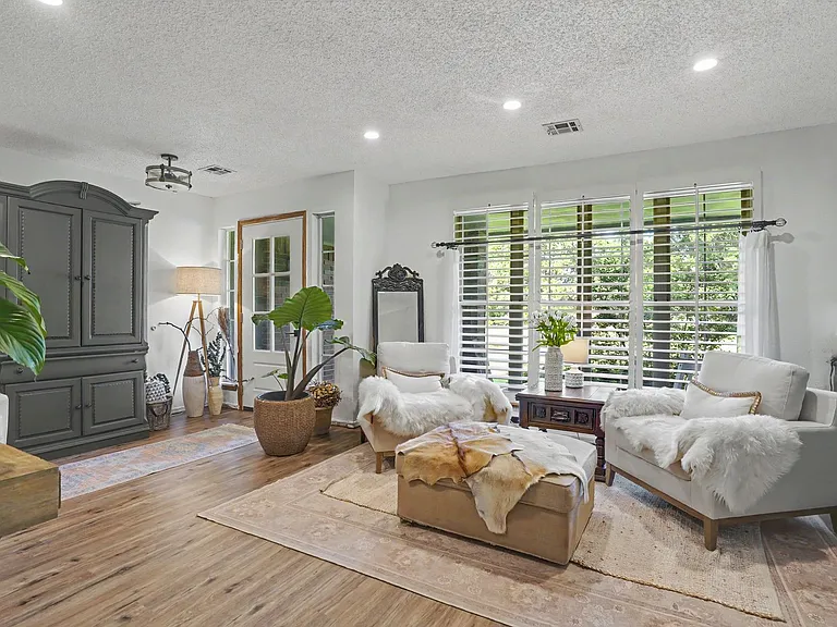 710 Christmas Ln — Photo 19