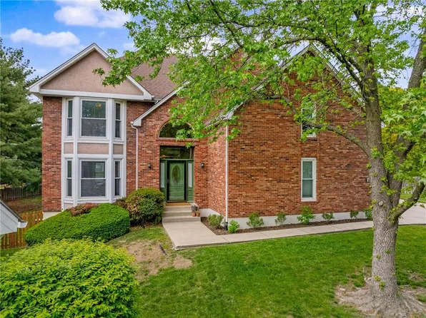 2023 NE Newport Ct, Blue Springs, MO 64014