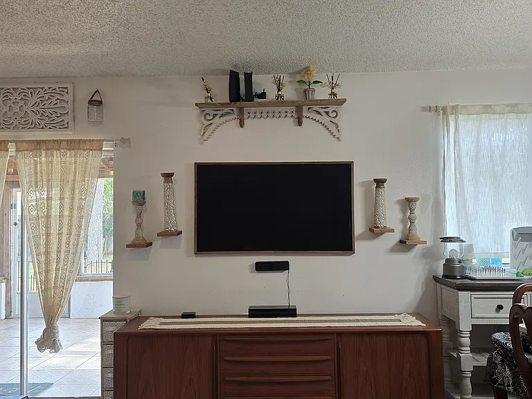 1545 Maxwell Ln — Photo 14