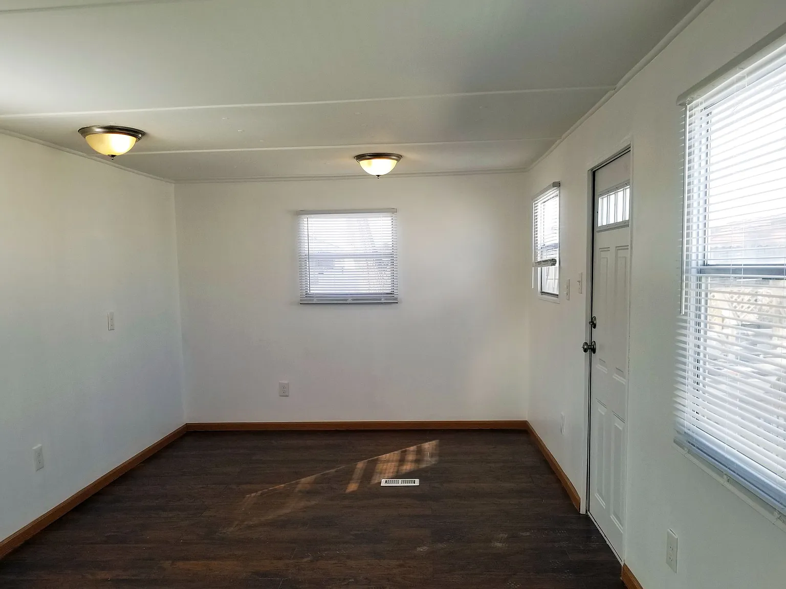 1 bed, 400 sqft, $887 — Photo 4