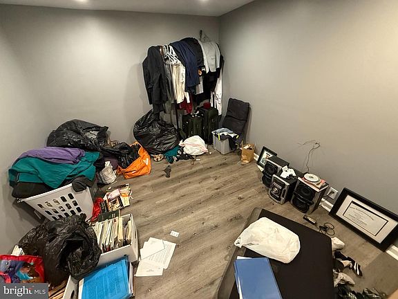 4th image of 1009 Laurel Rd