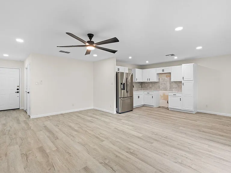2508 Dovemeadow Dr — Photo 2
