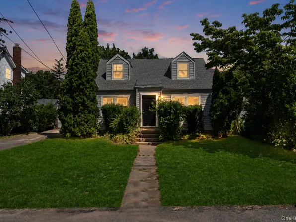 86 E 13th Street, South Huntington, NY 11746