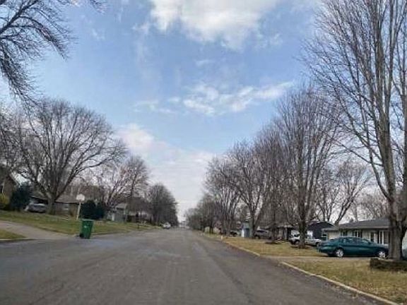 Exterior Neighborhood (street photo)