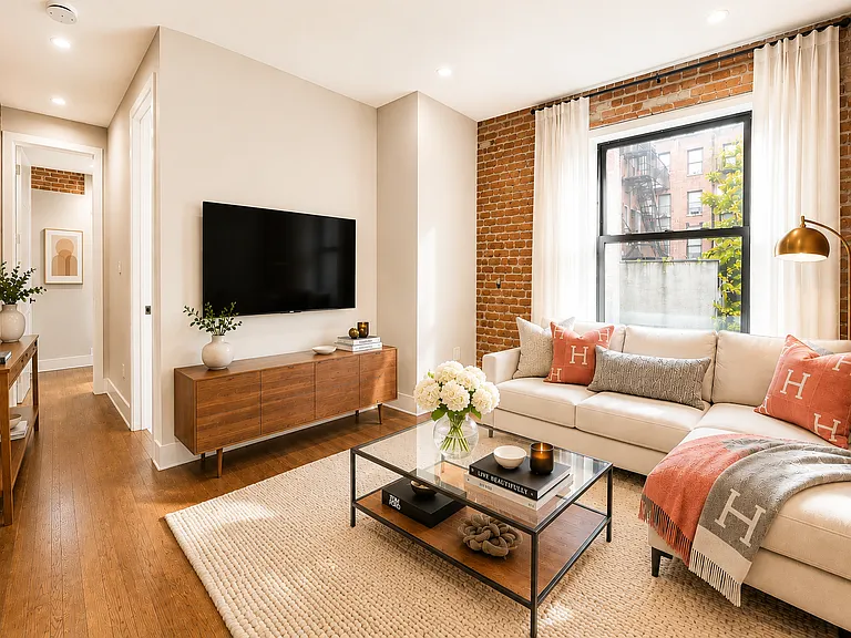 236 E 5th St #3L — Photo 1