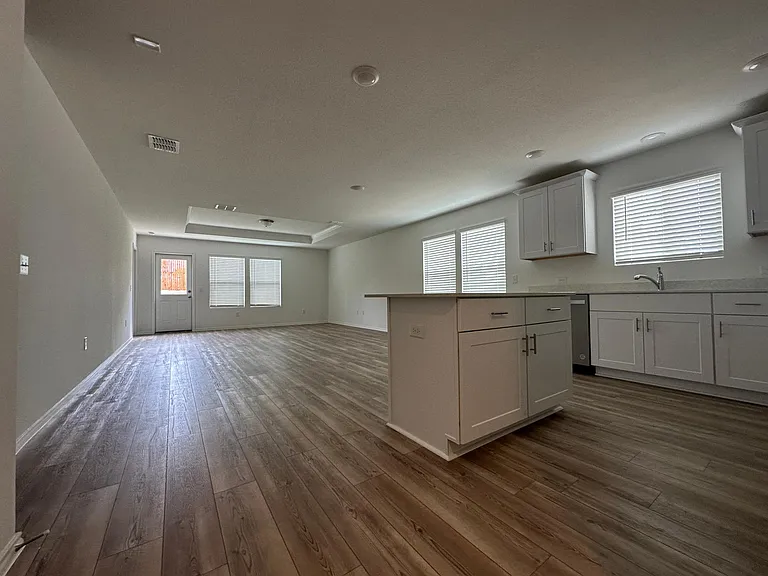 2533 Creekbend Dr — Photo 22