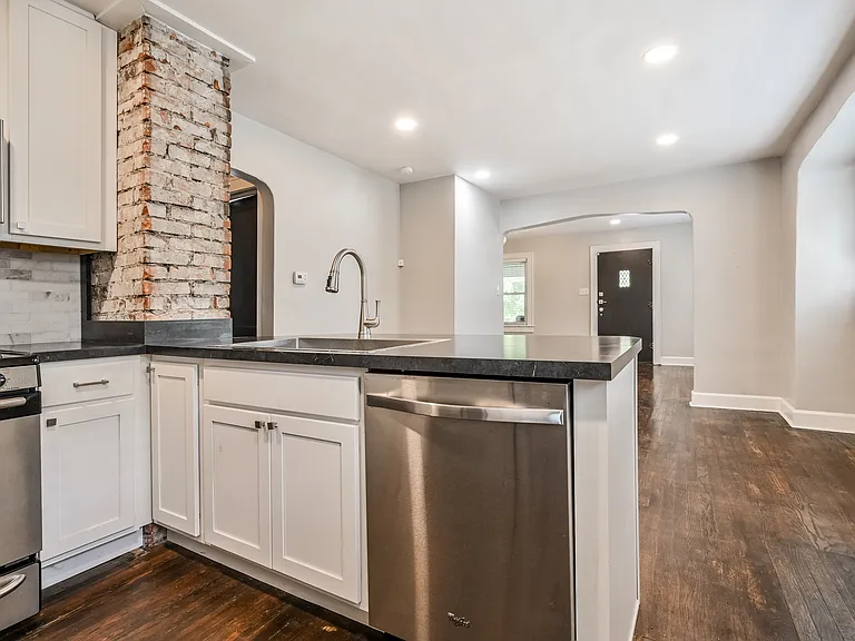 957 E Yoke St — Photo 7