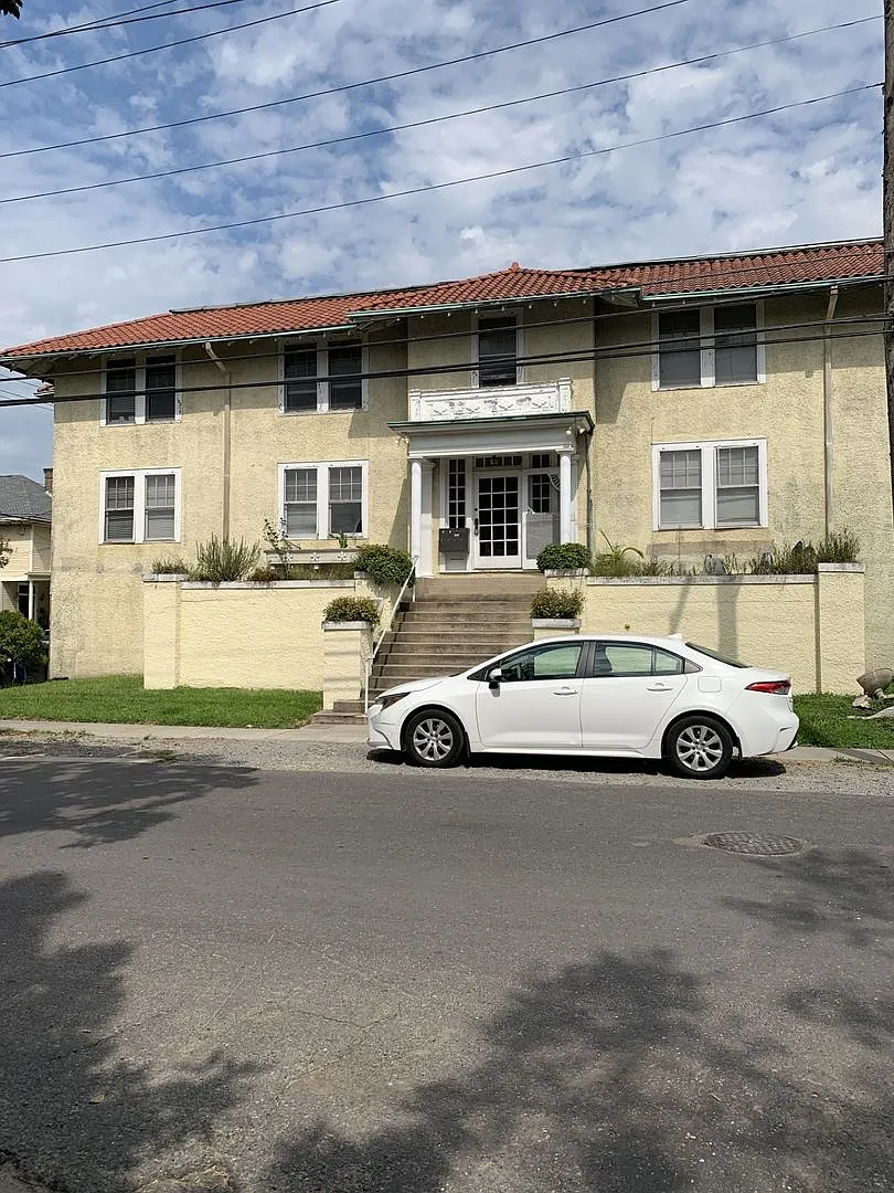 Straightlvr1010a — Photo 1