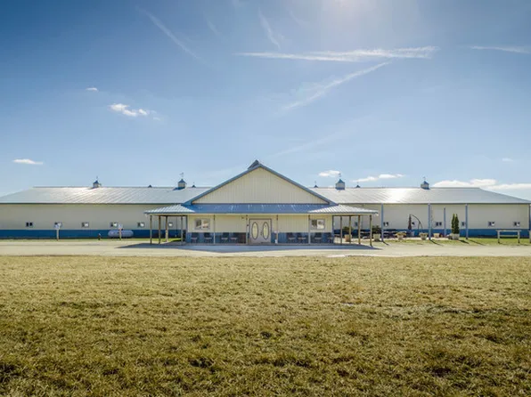 45W223 Lees Rd, Maple Park, IL 60151