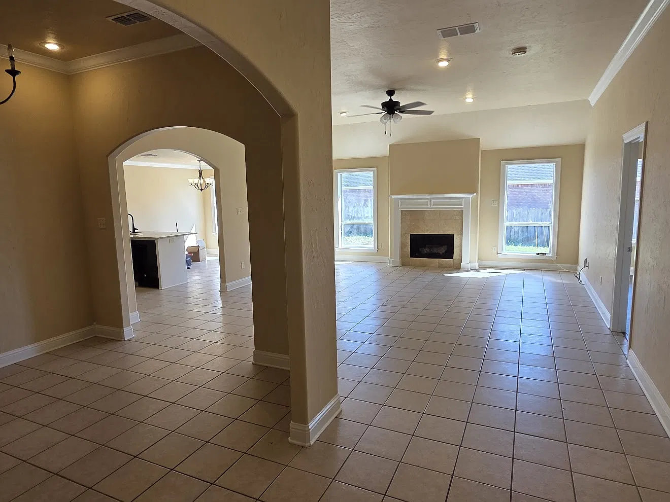 4 bed, 2082 sqft, $2,350 — Photo 4
