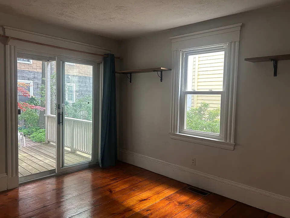 17 Laurel St