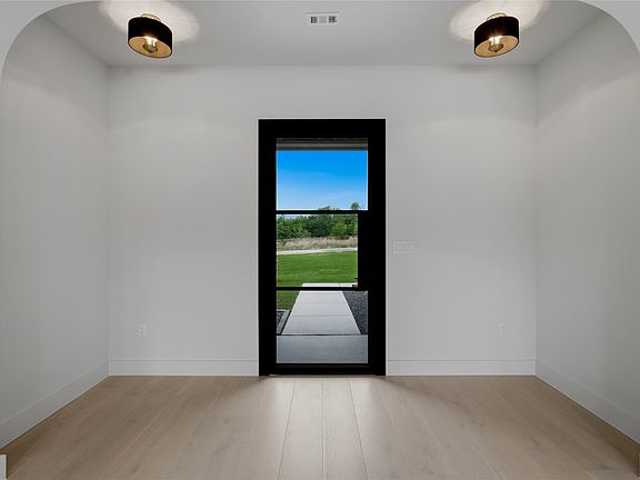 4th image of 275 Latigo Way