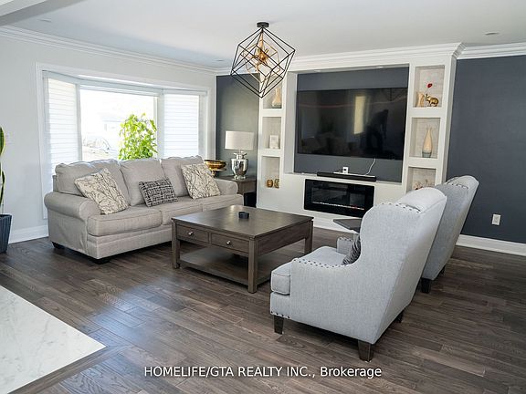 3rd image of 439 Rossland Rd W