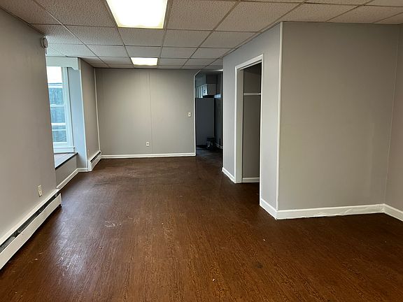 5th image of 1077 Reaney Ave E #1