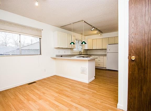 3rd image of 10730 Midland Blvd