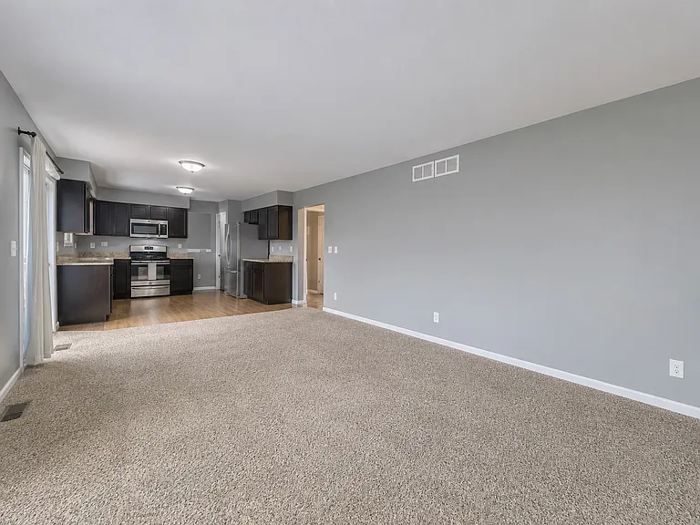 705 Pinehurst Ln — Photo 5