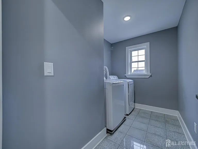 8 Travers Ave #1 — Photo 15
