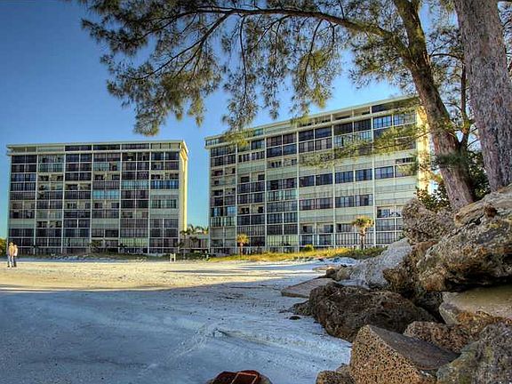 3rd image of 20 Whispering Sands Dr APT 303
