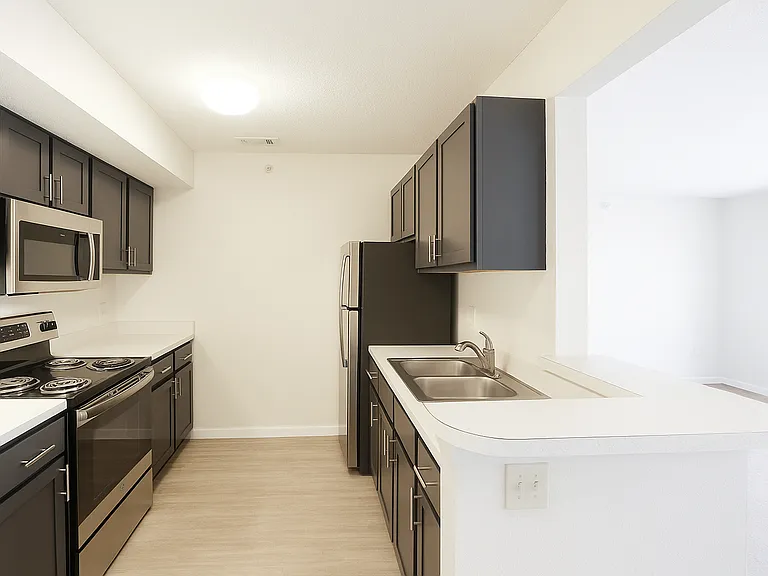 Cottonwood Creek Apartments — Photo 11