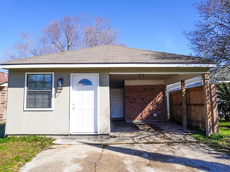 8539 Longwood View Ave — Photo 1