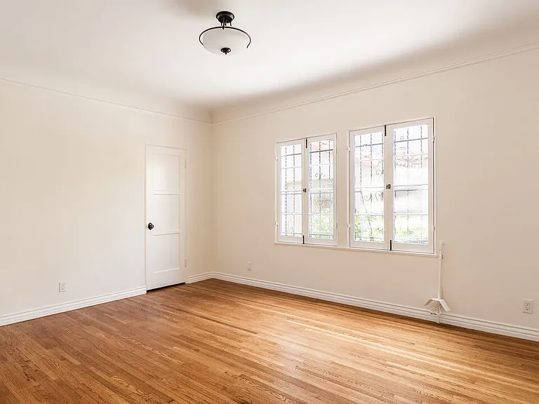 1063 S Genesee Ave — Photo 14