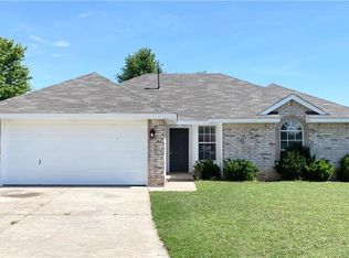 722 N Cherry Branch Way, Mustang, OK 73064