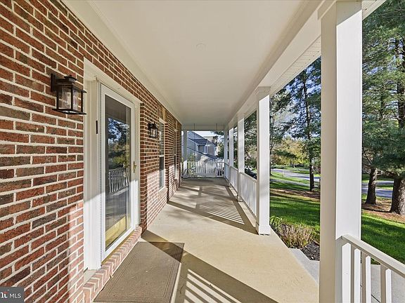 5th image of 17550 Deavers Ct