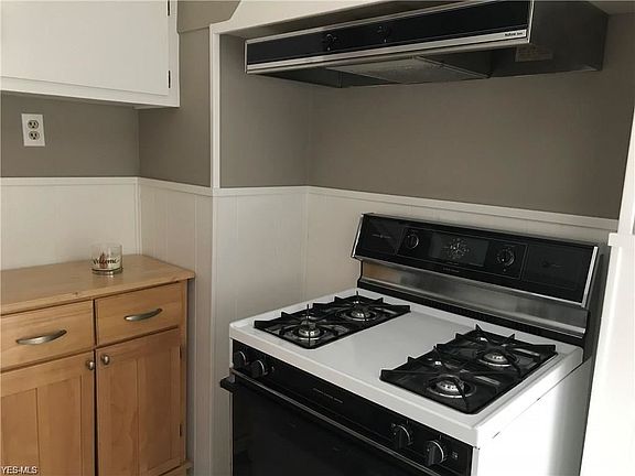 5th image of 1564 Longwood Dr