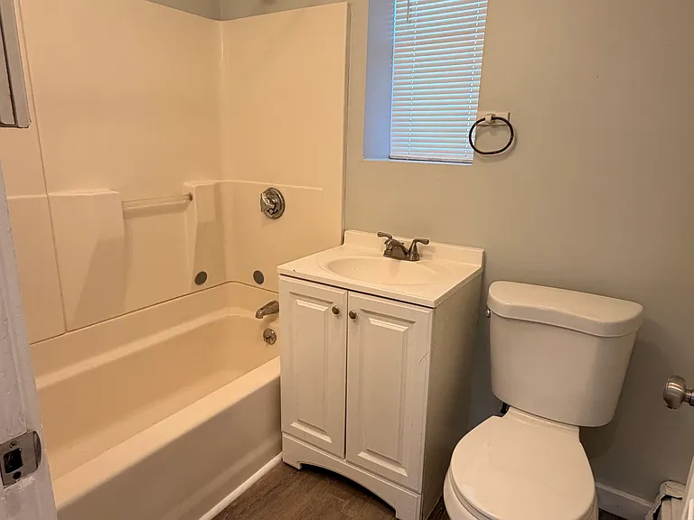 175 Florence St #2R — Photo 6